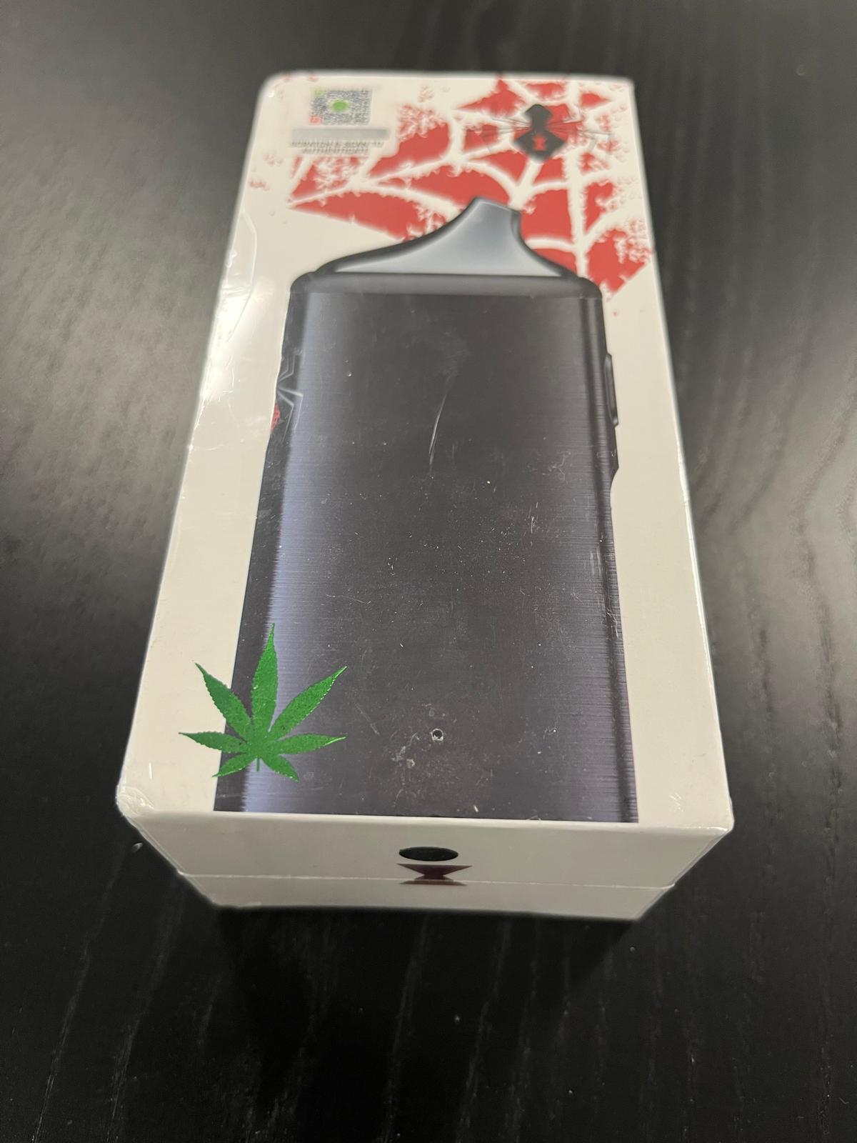 NVP390664-01 BLACK WIDOW DRY HERB VAPORIZER BLACK-1
