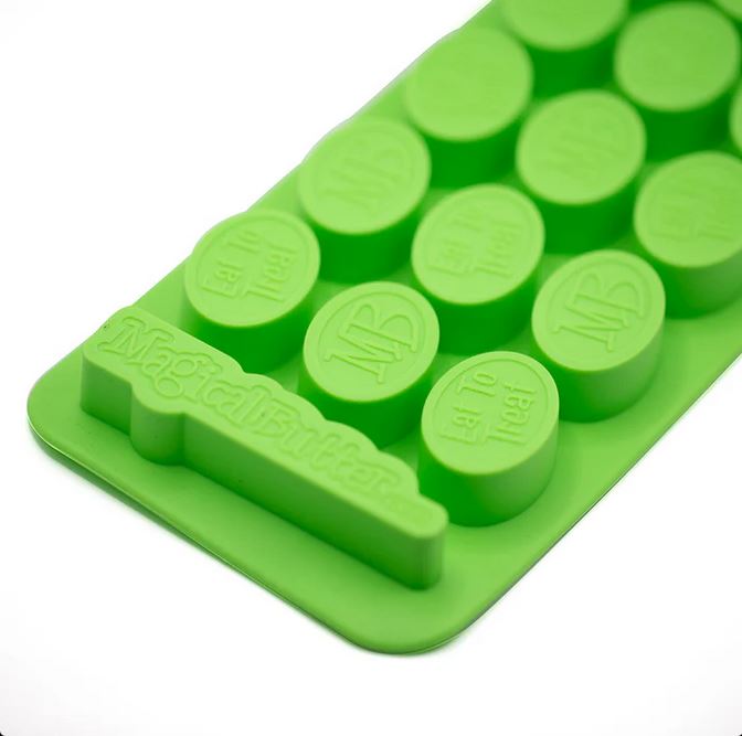 NEE23012 MB EAT TO TREAT GUMMY TRAYS-5